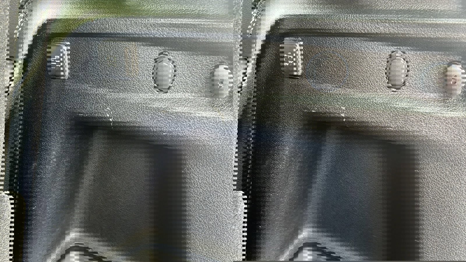 Used 2024 Jeep Grand Cherokee L Limited w/ Luxury Tech Group II image 43