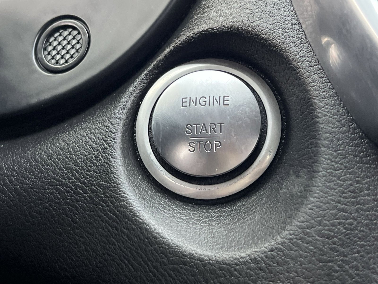 Used 2017 INFINITI QX30 AWD image 30