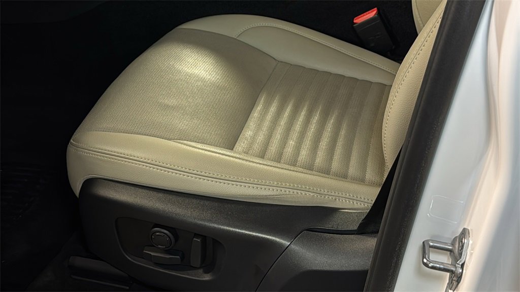 Used 2024 Land Rover Discovery Sport S image 27