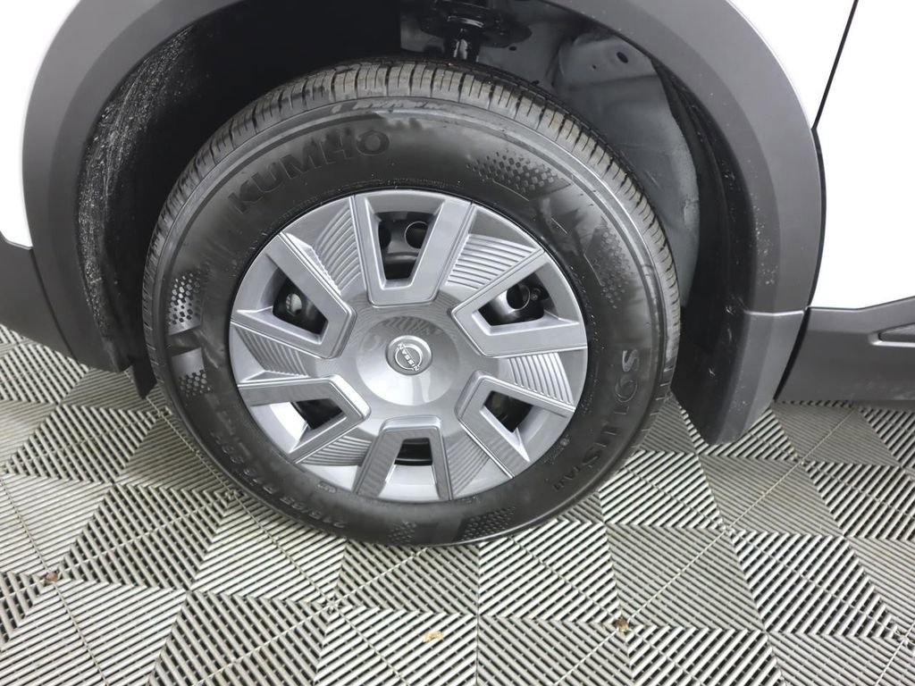 Certified 2025 Nissan Kicks S image 10