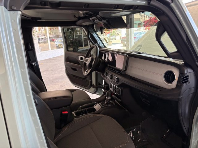 Used 2024 Jeep Wrangler Unlimited Sahara AWD/4WD image 20