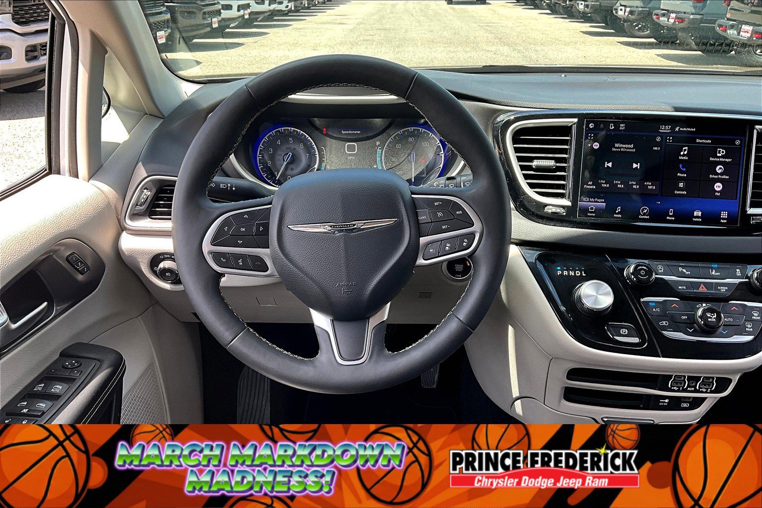 Used 2022 Chrysler Pacifica Touring-L image 5