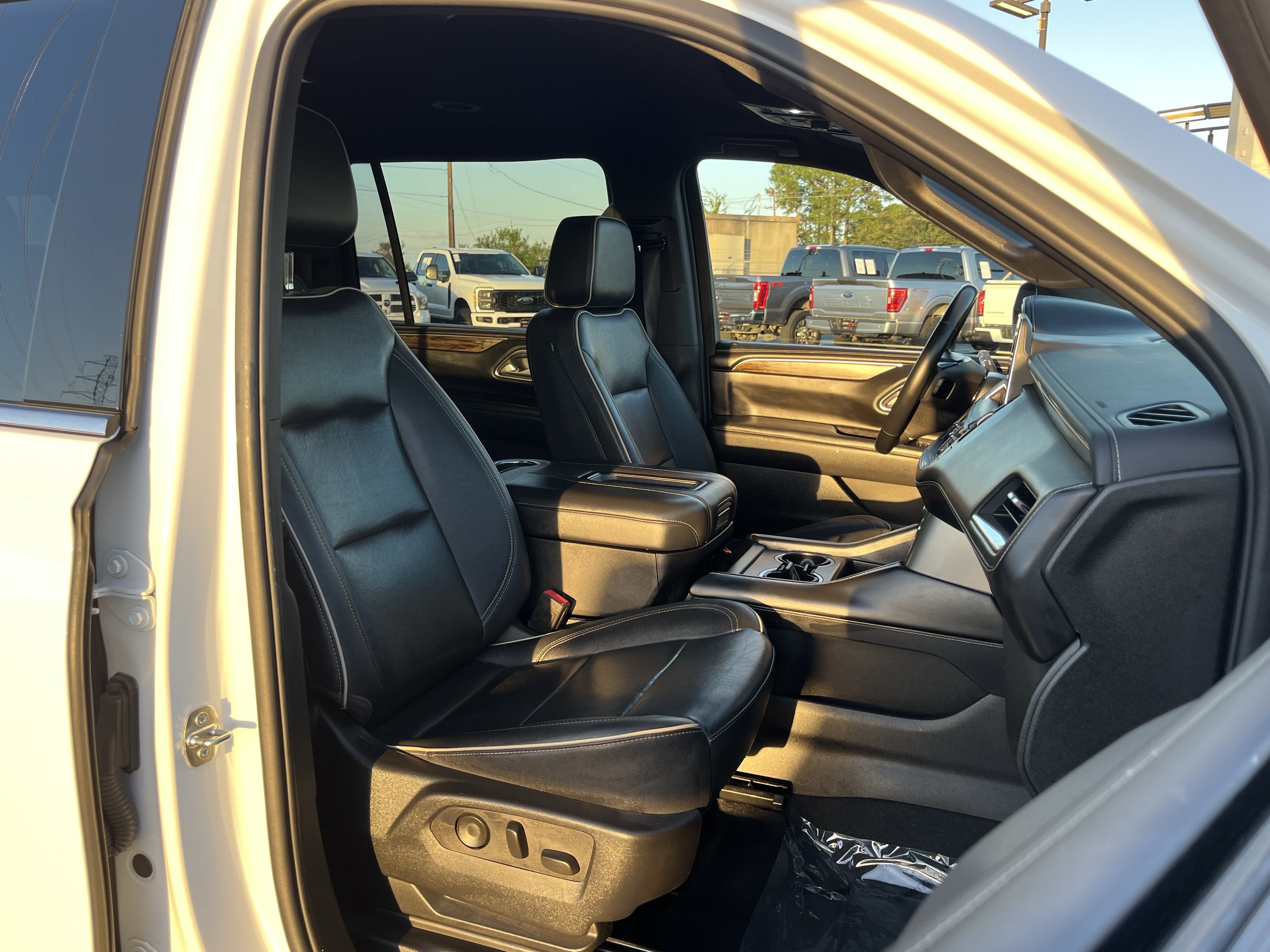 Used 2023 Chevrolet Suburban Premier RWD image 31