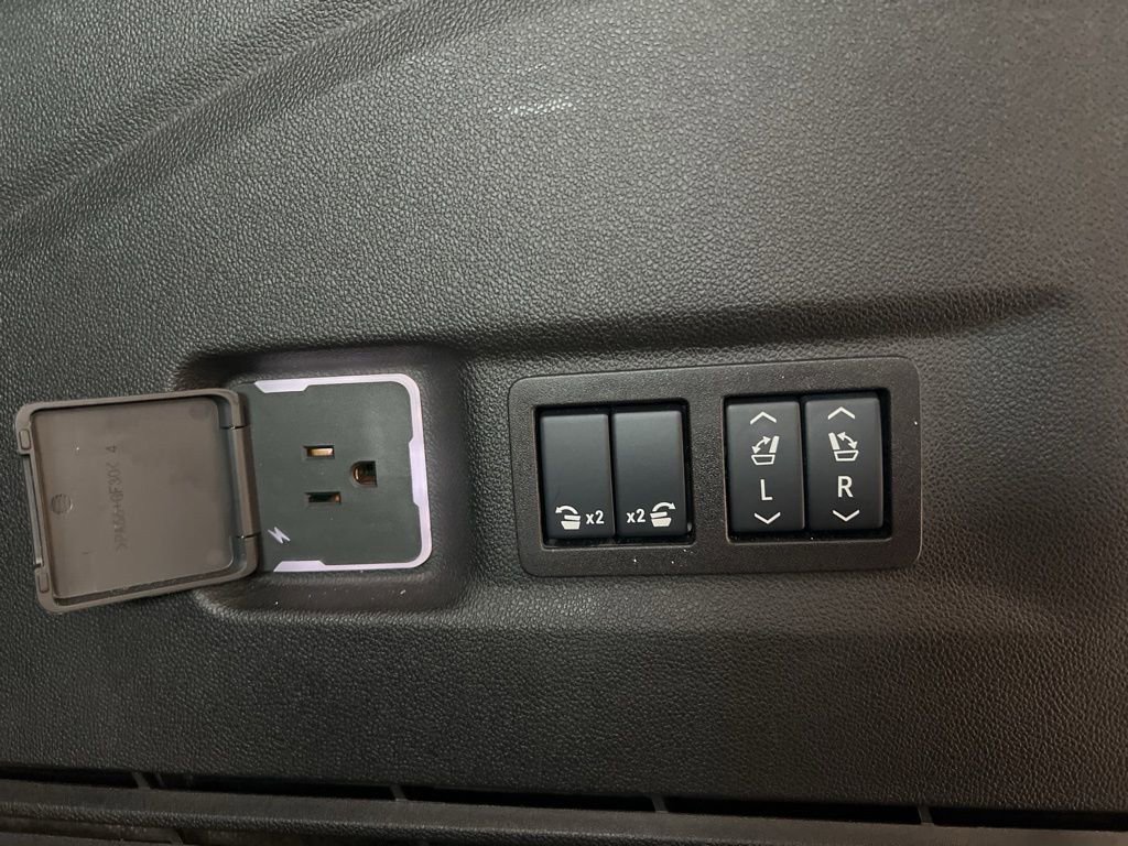 Used 2026 GMC Yukon XL Denali Ultimate w/ LPO, Illumination Package image 10