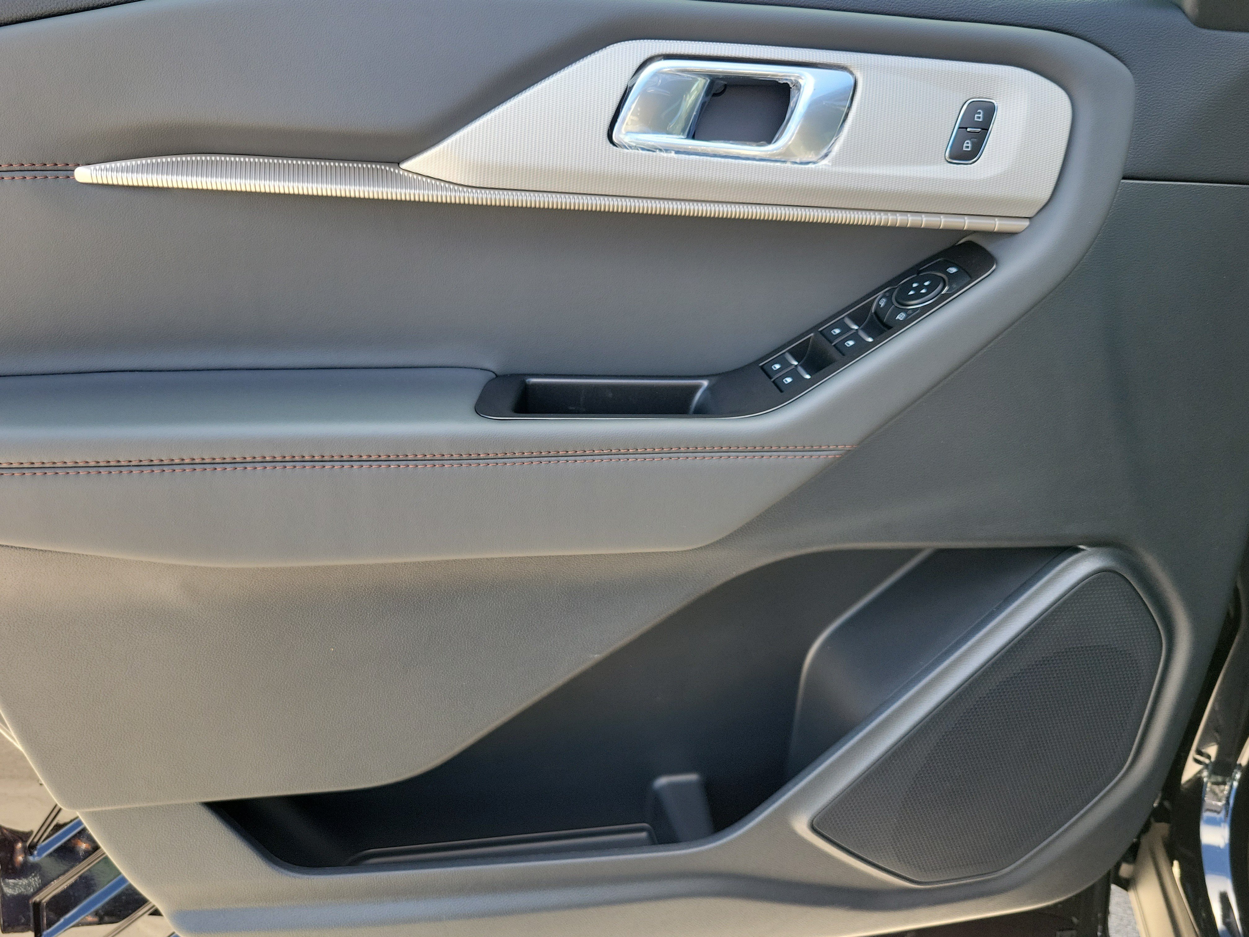 New 2026 Ford Explorer Active w/ Active Comfort Package RWD image 12