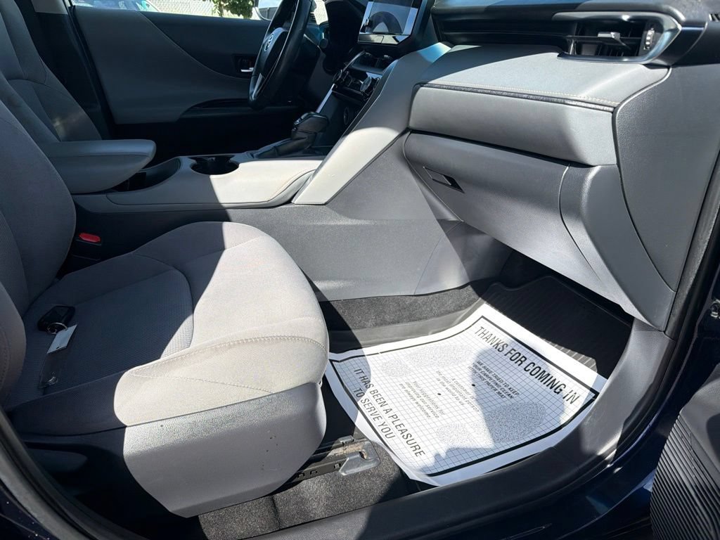 Used 2023 Toyota Venza LE AWD/4WD image 10