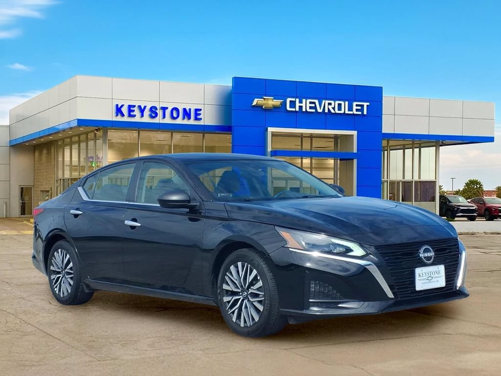 Used 2025 Nissan Altima 2.5 SV FWD image 1
