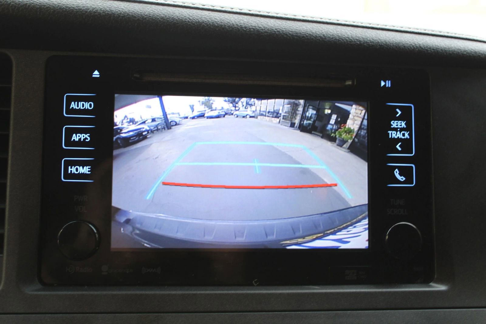 Used 2017 Toyota Sienna SE Premium FWD image 17