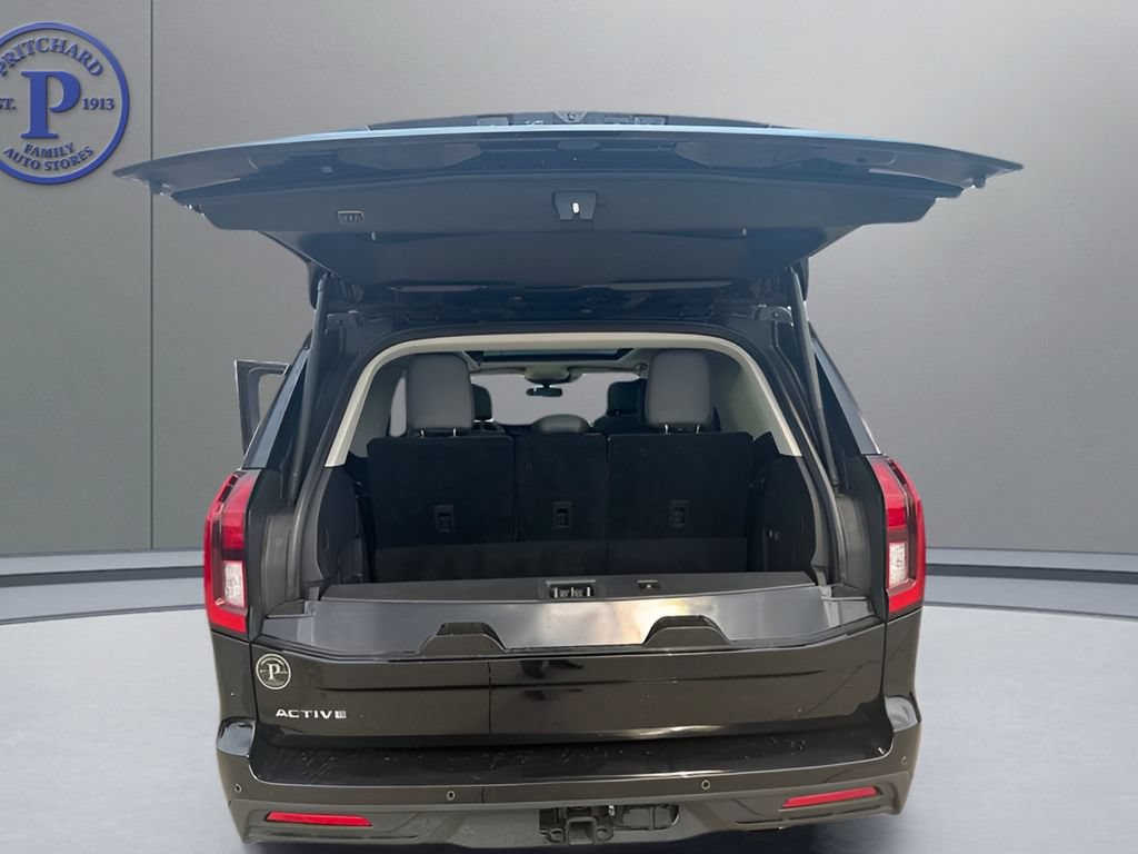 Used 2025 Ford Expedition Active AWD/4WD image 17
