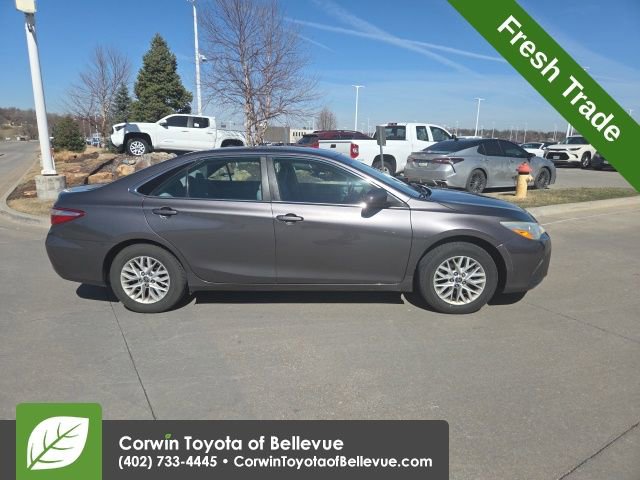 Used 2016 Toyota Camry LE image 5