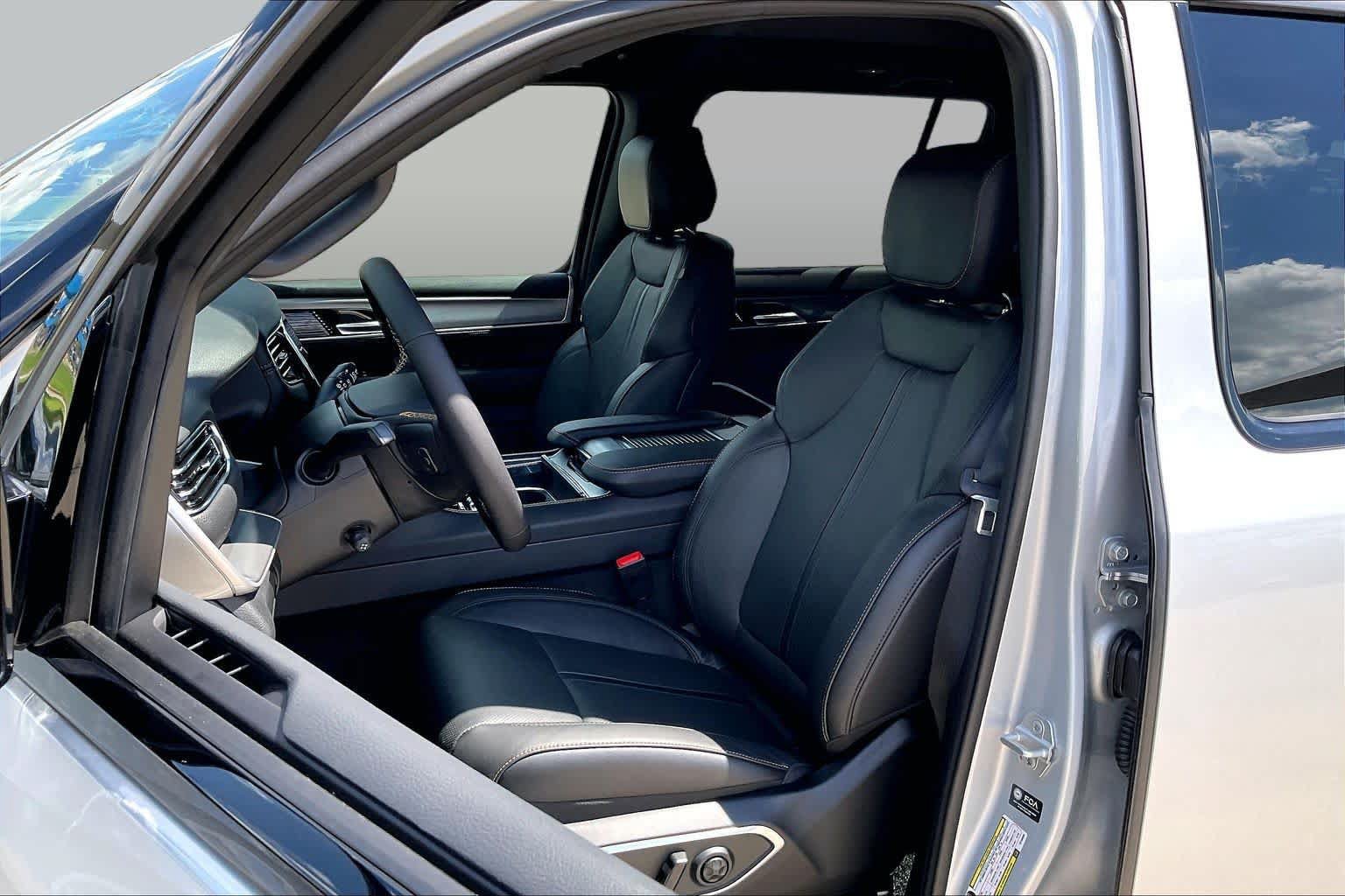 New 2026 Jeep Grand Wagoneer L 4WD image 9