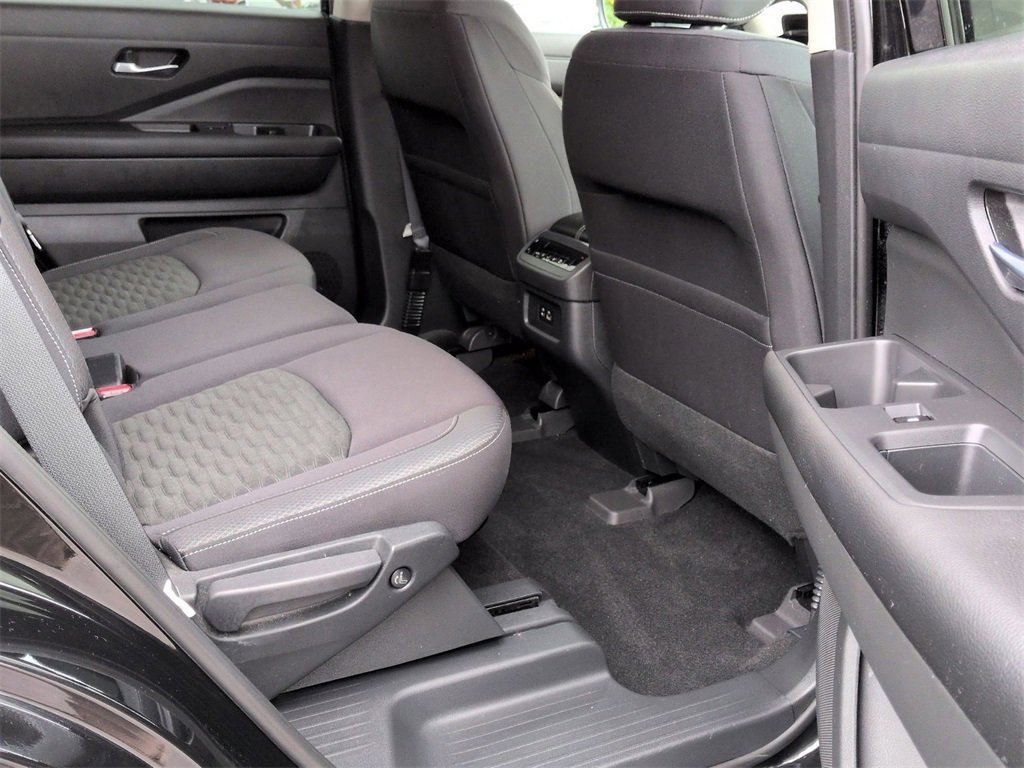 Used 2022 Nissan Pathfinder SV image 18