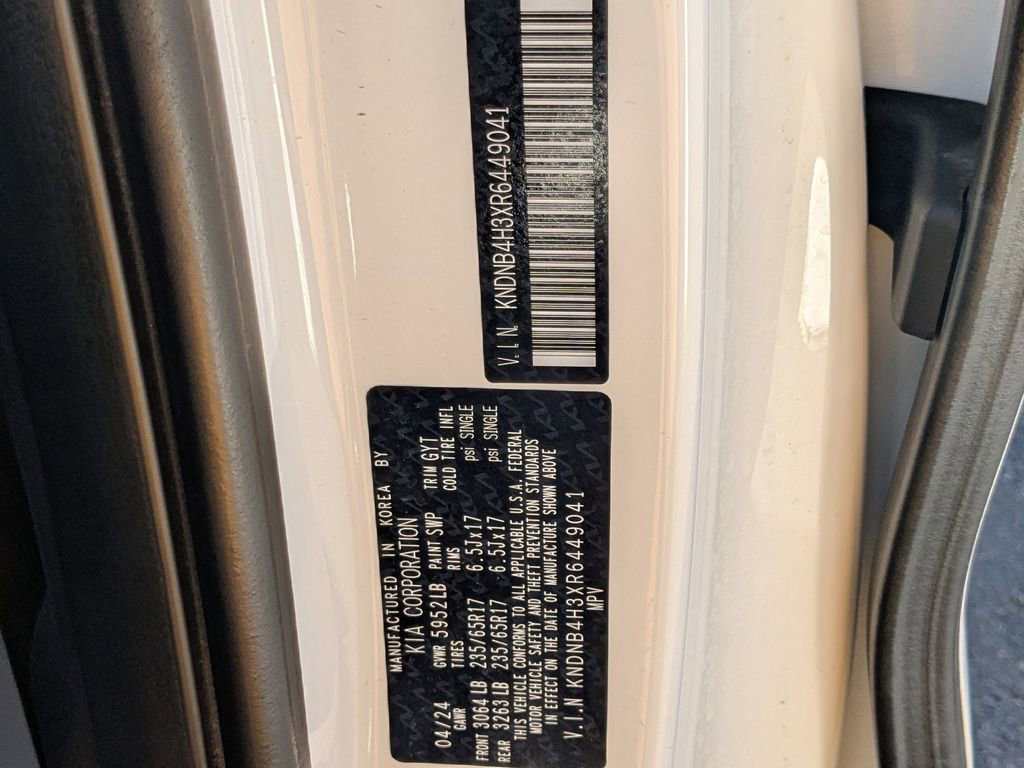 Used 2024 Kia Carnival LX image 29