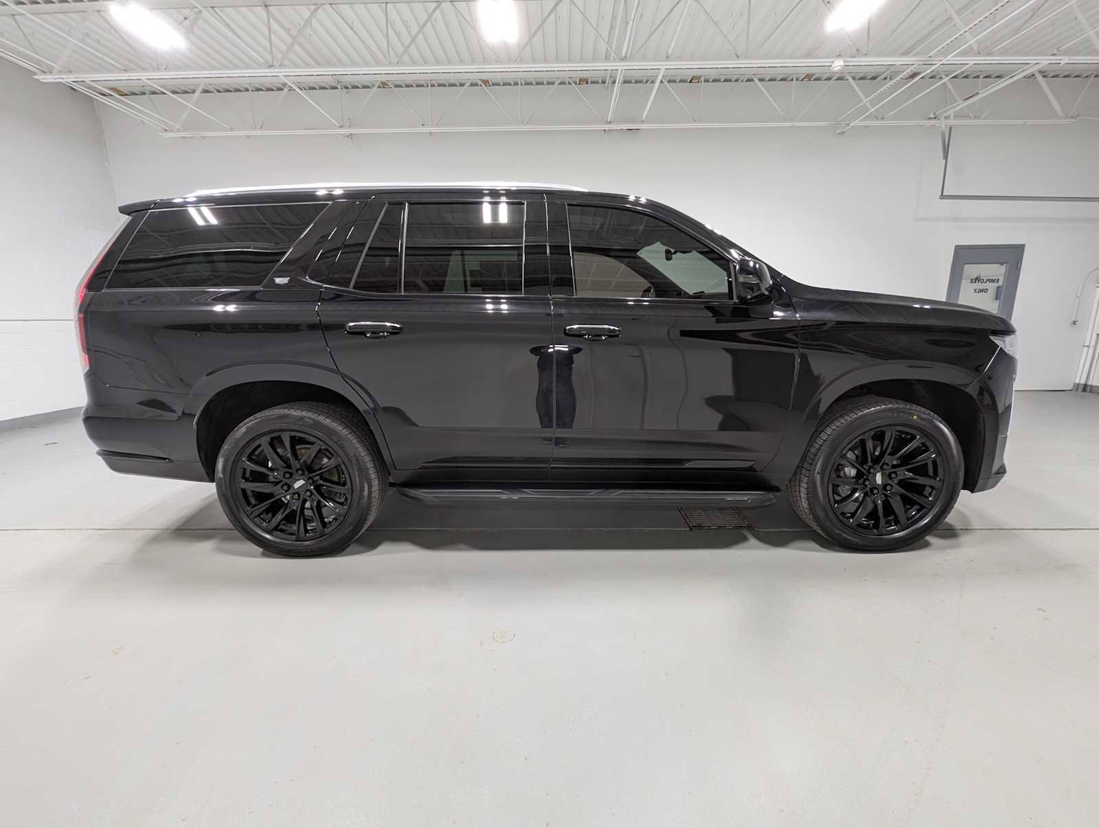 Used 2021 Cadillac Escalade Premium Luxury image 5