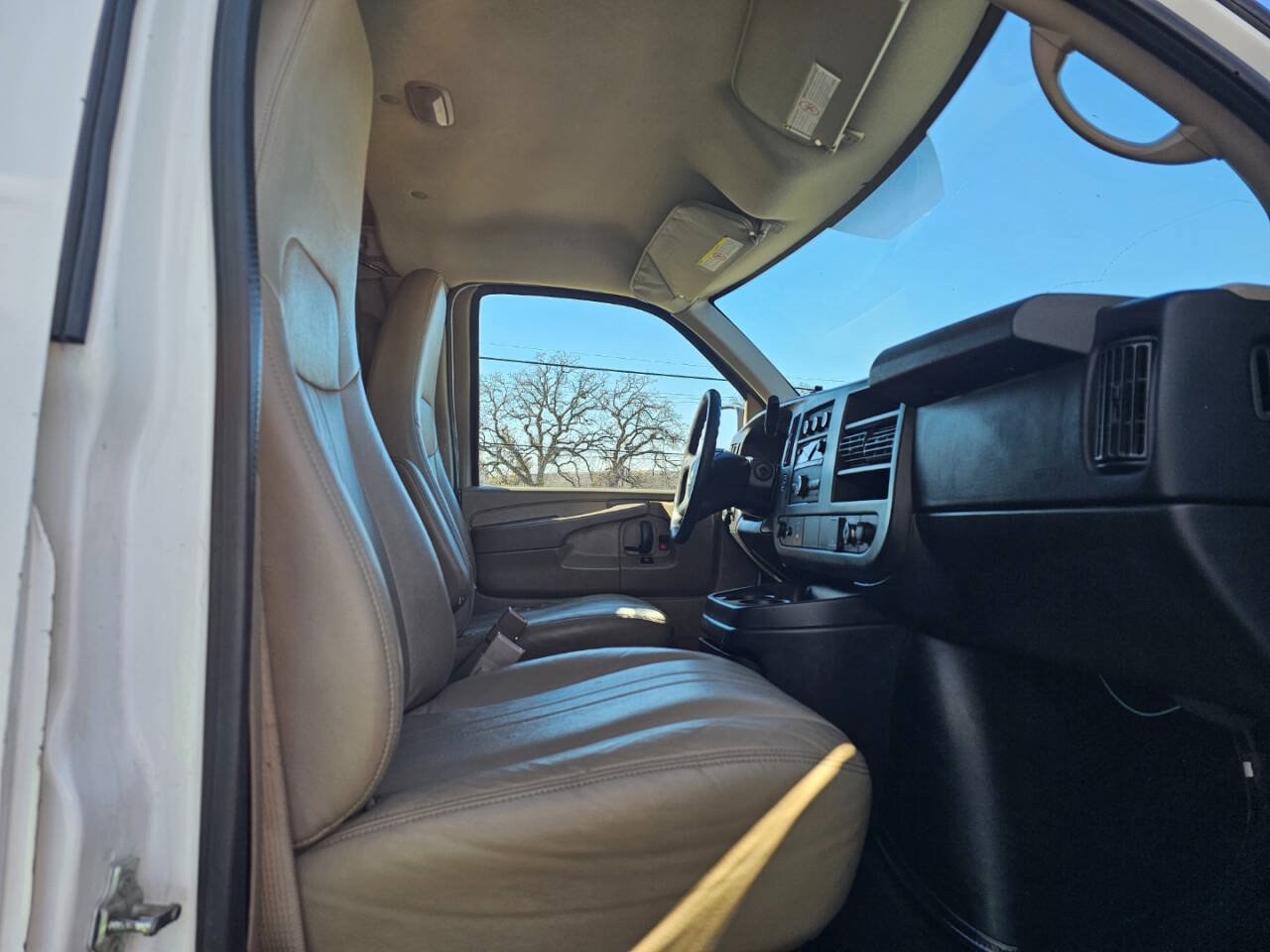 Used 2015 Chevrolet Express 2500 Extended RWD image 20