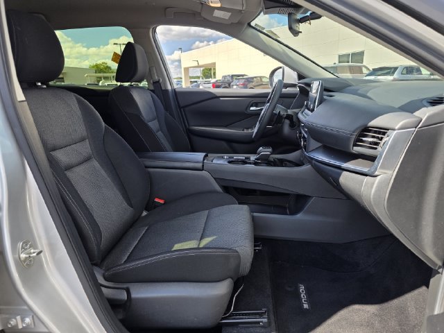 Used 2024 Nissan Rogue SV FWD image 26