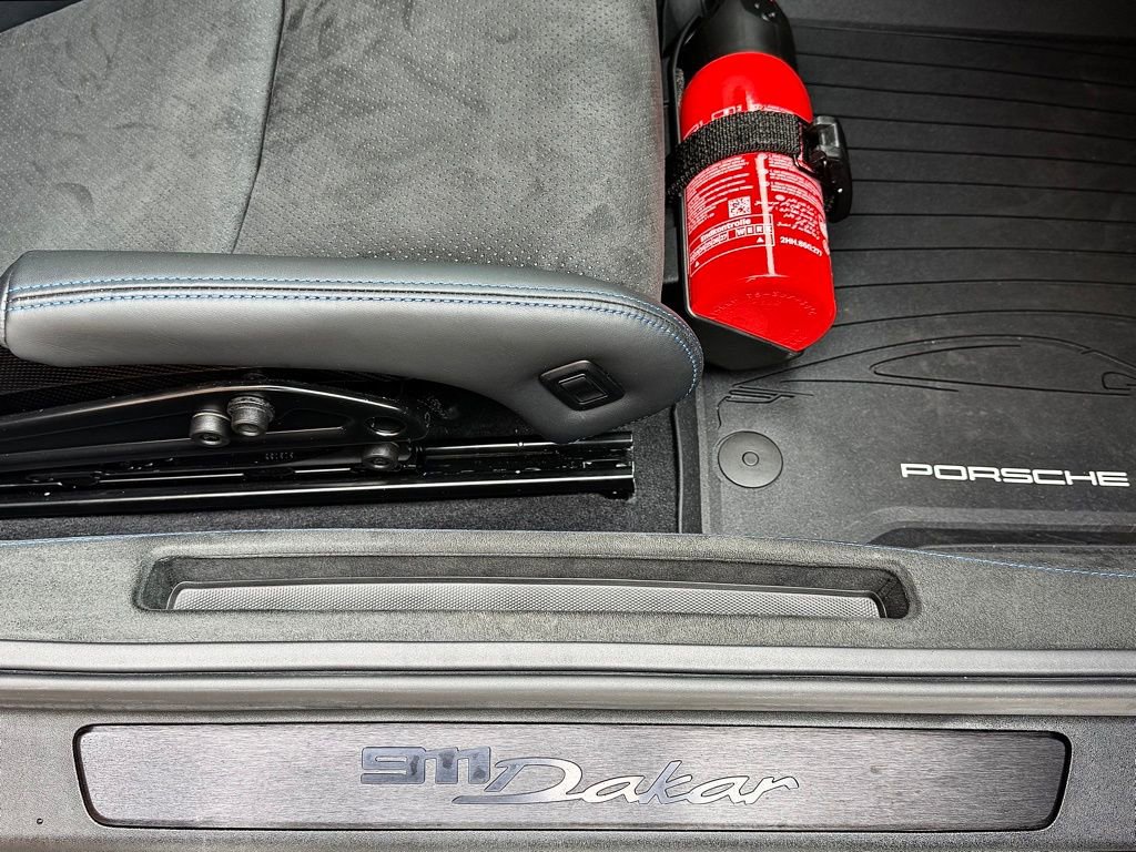 Certified 2024 Porsche 911 Dakar image 26