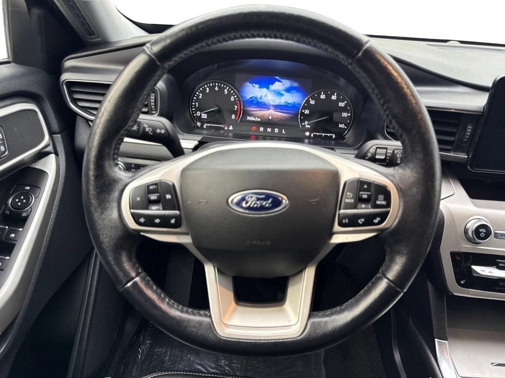 Used 2022 Ford Explorer XLT w/ Equipment Group 202A AWD/4WD image 61