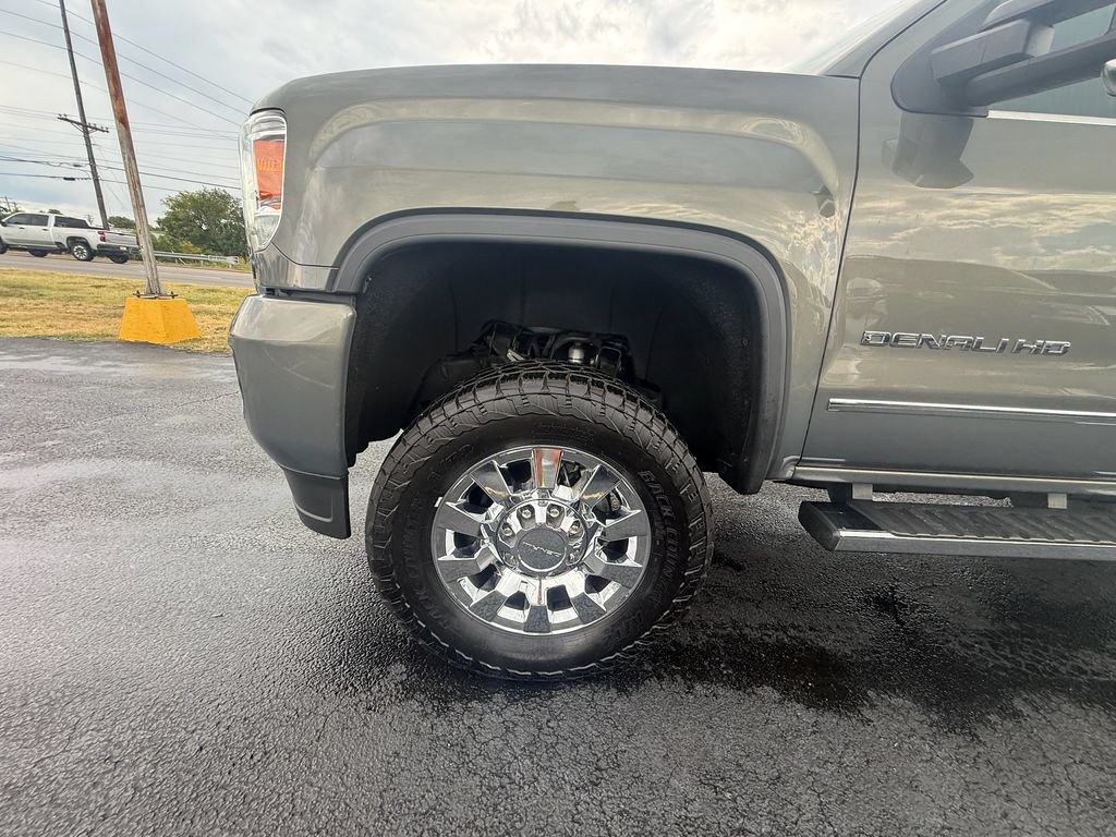 Used 2018 GMC Sierra 2500 Denali w/ Duramax Plus Package AWD/4WD image 10