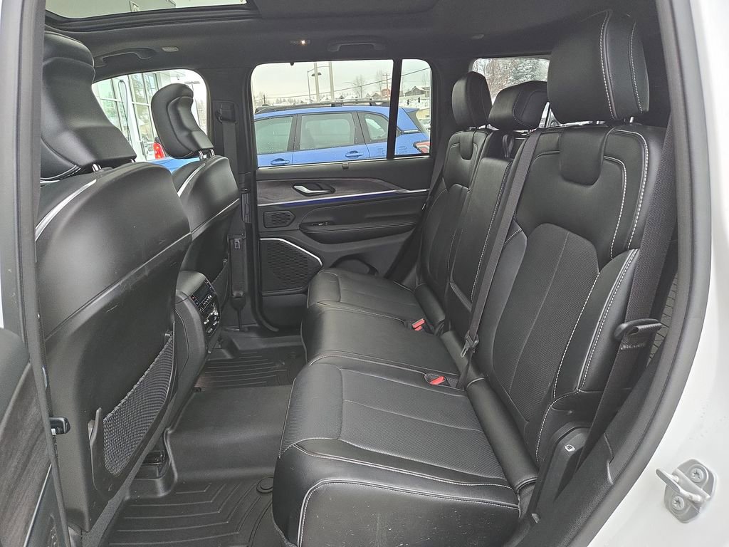 Used 2023 Jeep Grand Cherokee Overland w/ Luxury Tech Group IV image 15
