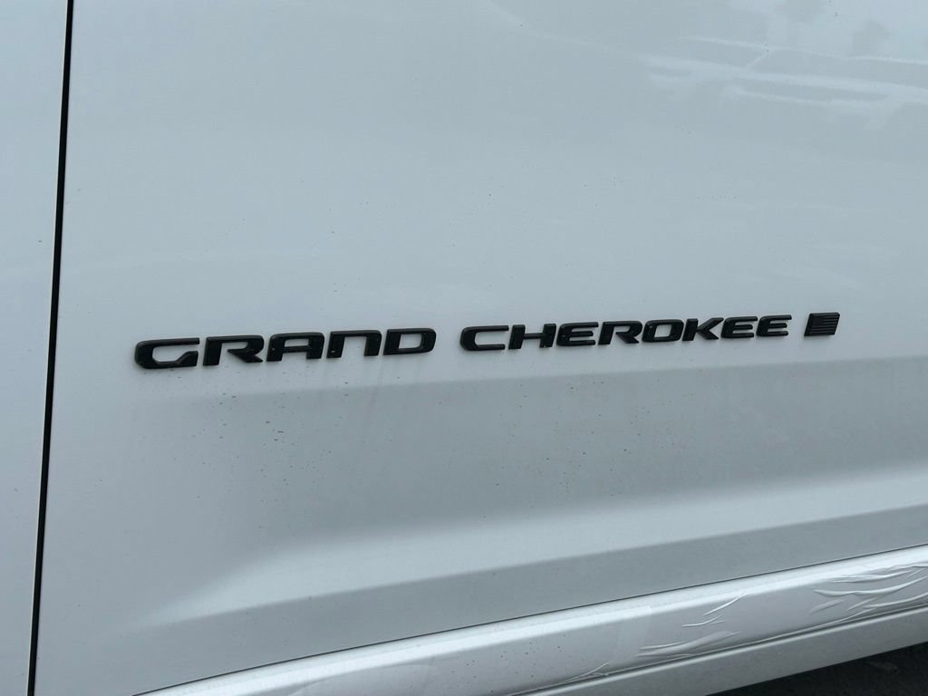 New 2025 Jeep Grand Cherokee L Summit AWD/4WD image 18