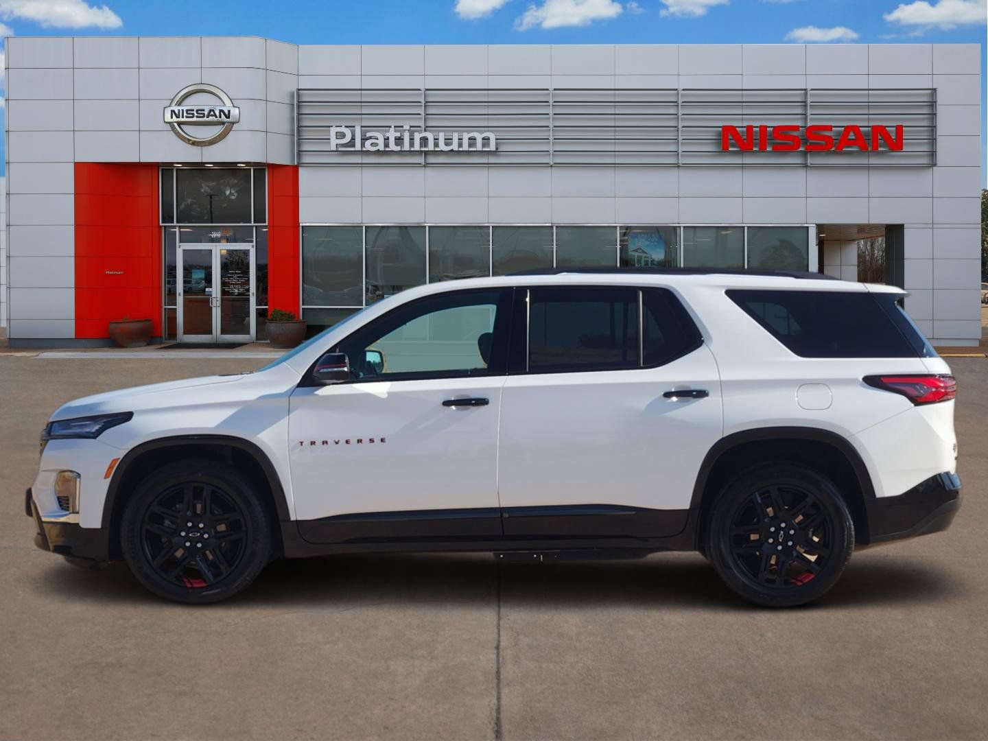 Used 2023 Chevrolet Traverse Premier w/ Redline Edition FWD image 3