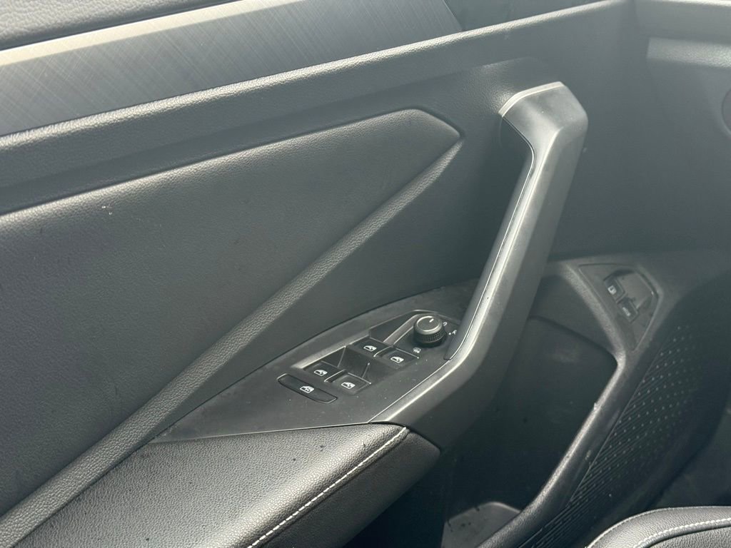 Used 2024 Volkswagen Jetta SE w/ Panoramic Sunroof Package image 7