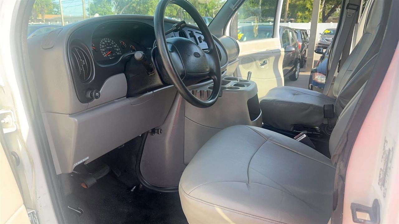 Used 2001 Ford E-250 and Econoline 250 Extended RWD image 19