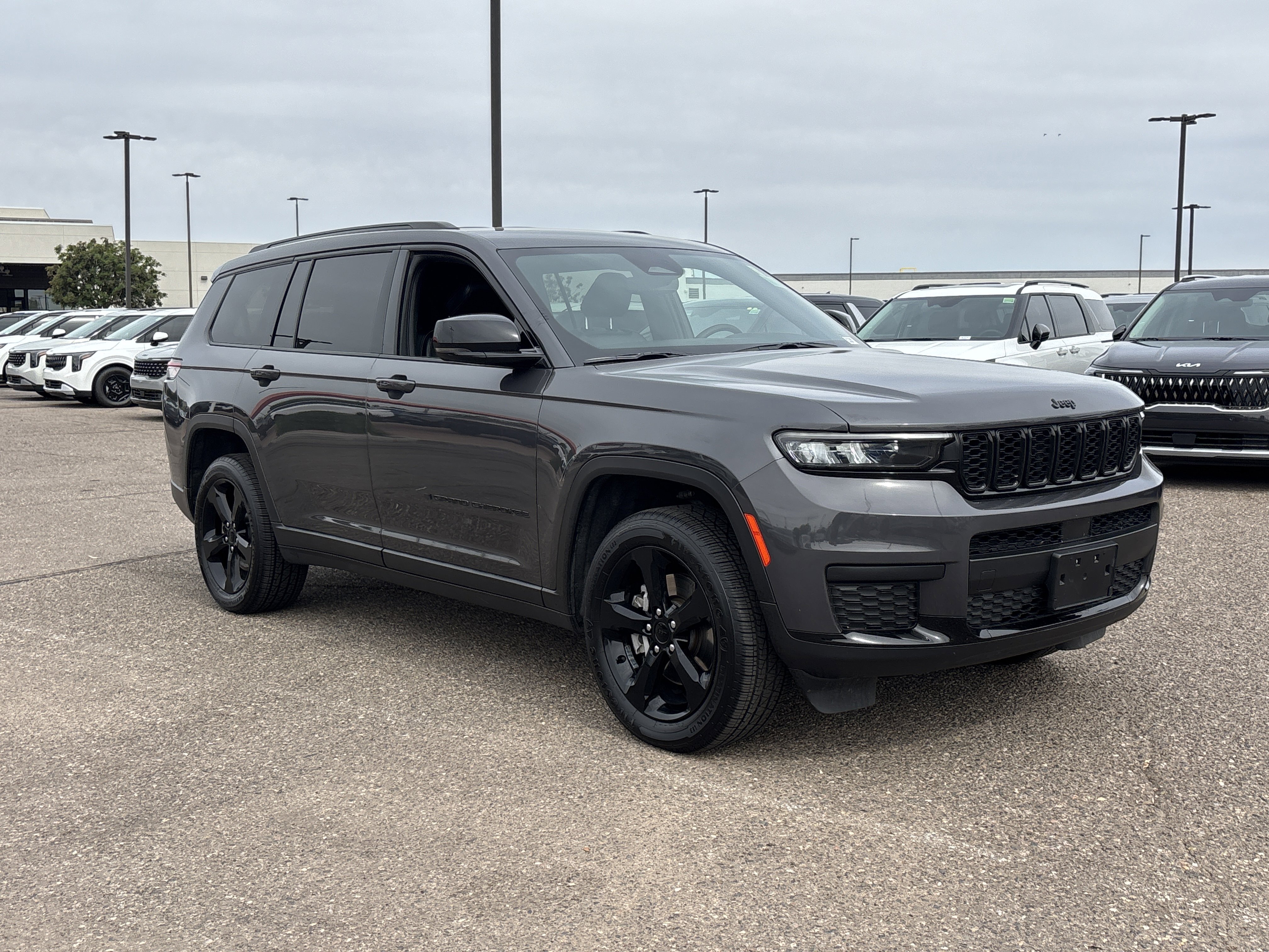 Used 2023 Jeep Grand Cherokee L Laredo AWD/4WD image 7