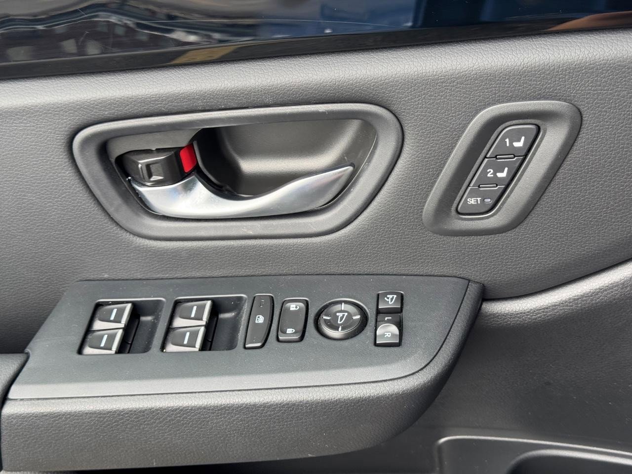 Certified 2025 Honda Pilot TrailSport image 27
