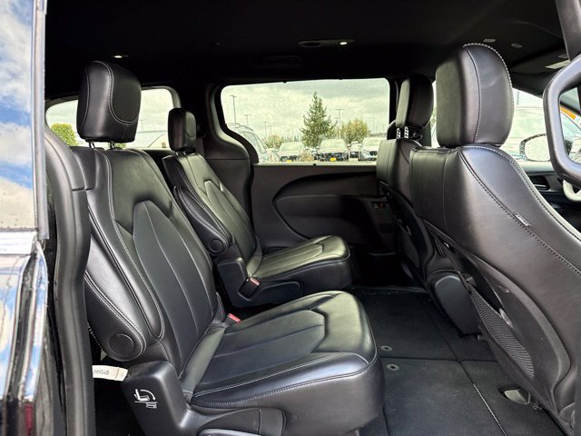 Used 2025 Chrysler Pacifica Select FWD image 10