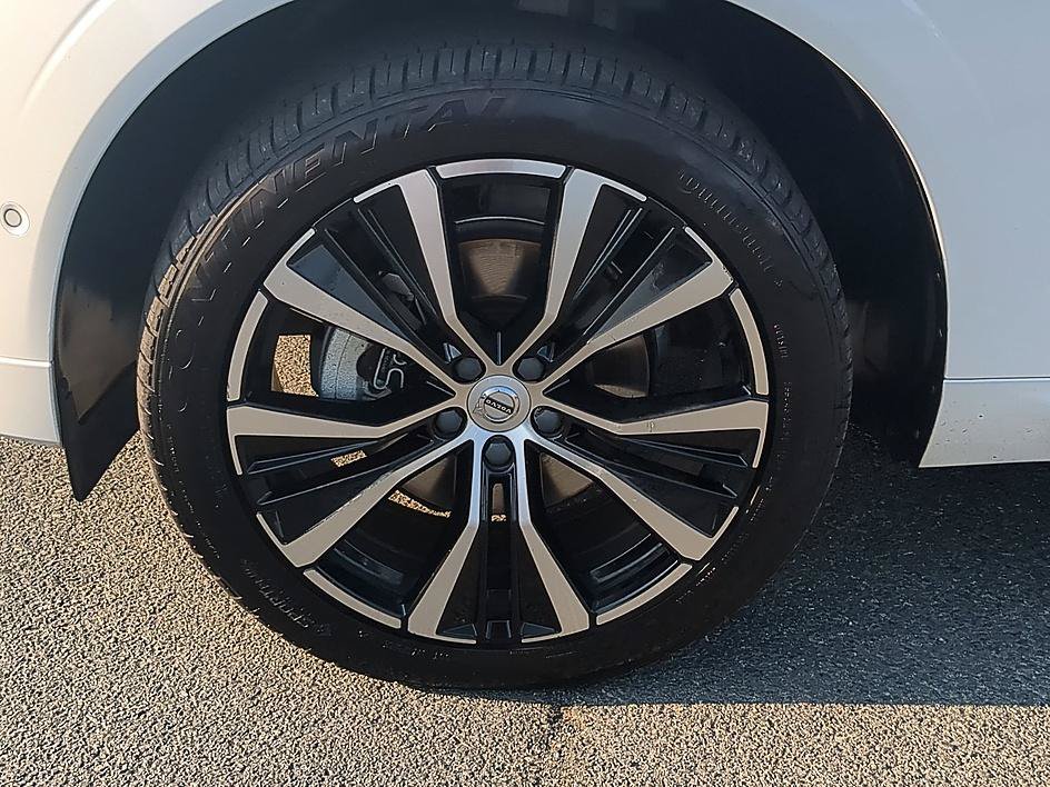 Used 2023 Volvo XC60 B5 Plus w/ Climate Package FWD image 10