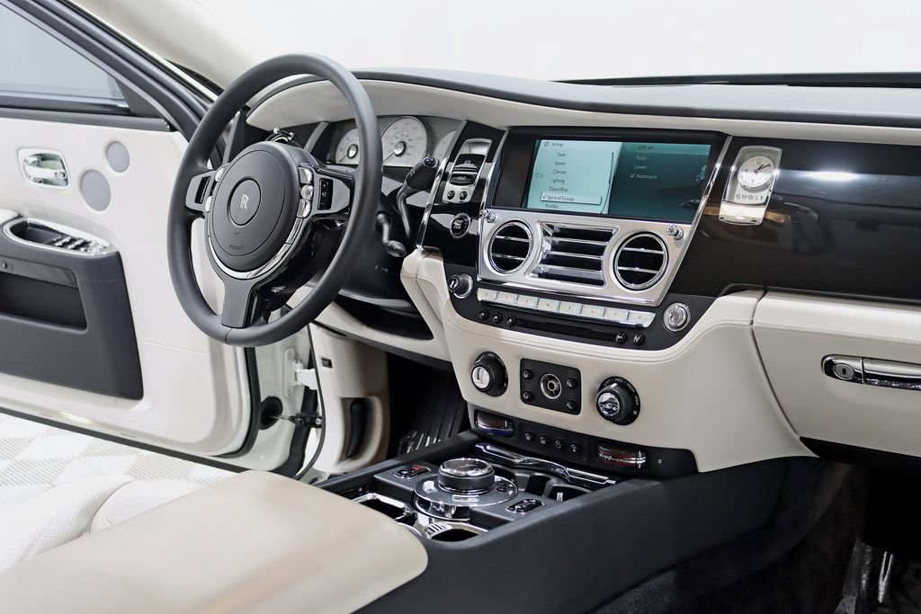 Used 2016 Rolls-Royce Ghost RWD image 35