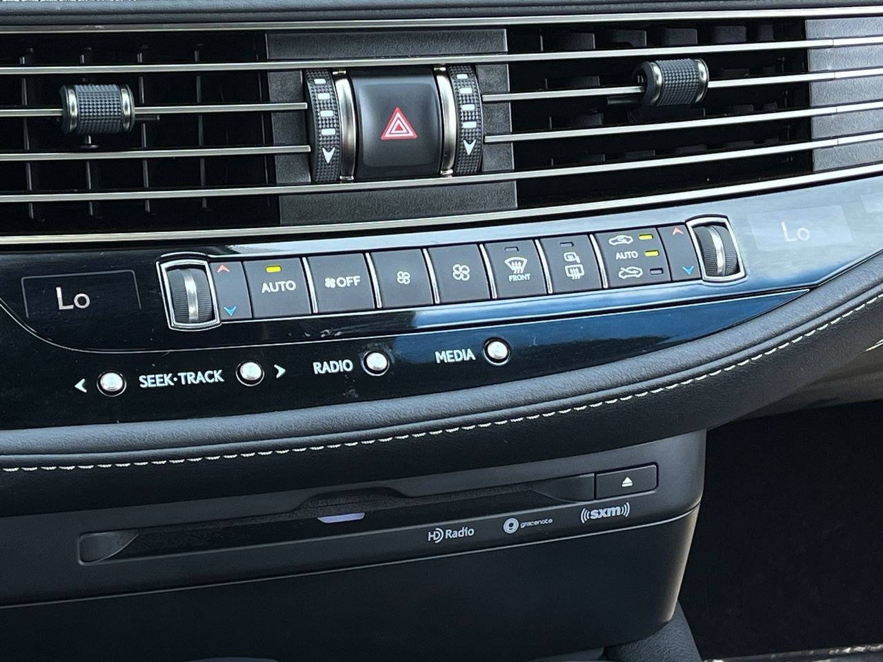 Used 2021 Lexus LS 500 w/ Accessory Package (Z2) RWD image 18