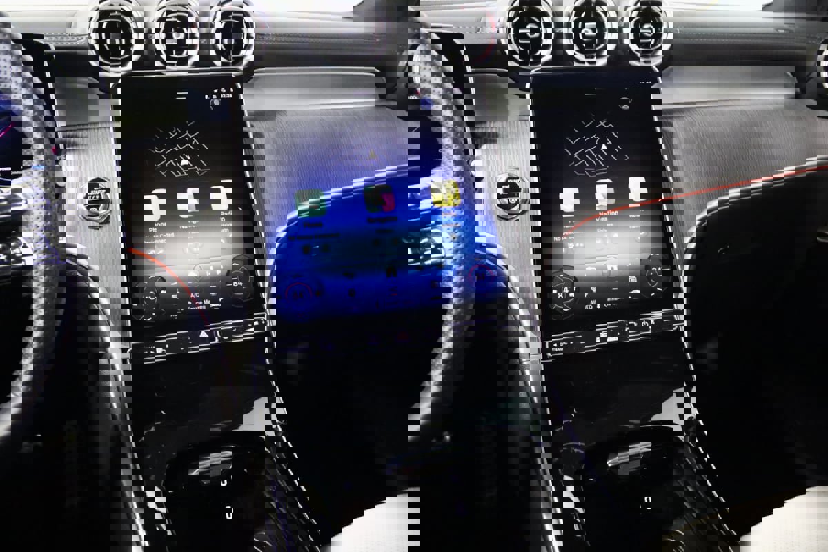 Used 2025 Mercedes-Benz GLC 300 4MATIC Coupe image 50