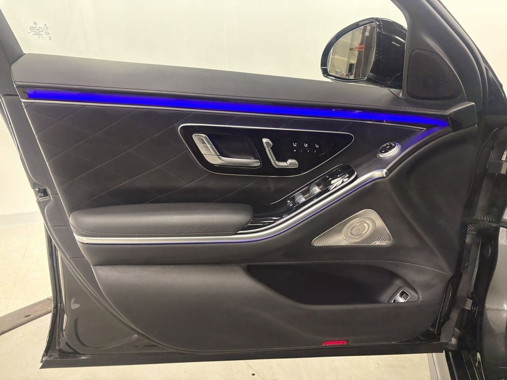 Used 2022 Mercedes-Benz S 580 4MATIC Sedan w/ AMG Line Package image 5