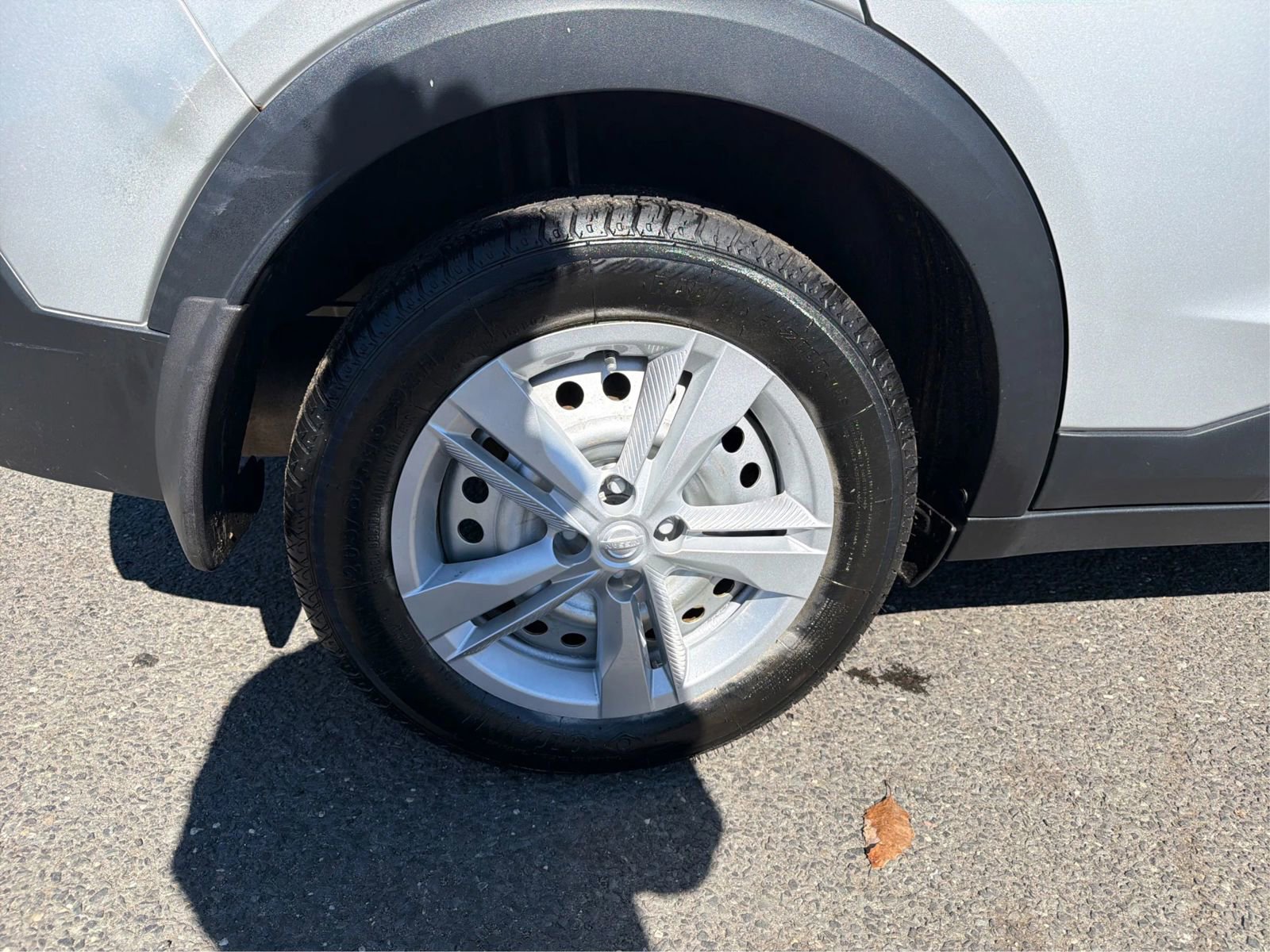 Used 2018 Nissan Kicks S image 14