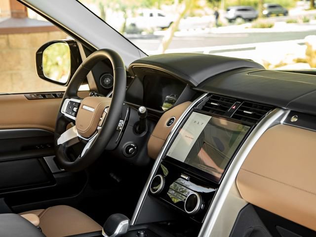 New 2025 Land Rover Discovery Metropolitan Edition AWD/4WD image 30