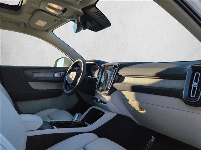 Used 2023 Volvo XC40 B4 Plus w/ Driver Assist Package image 24