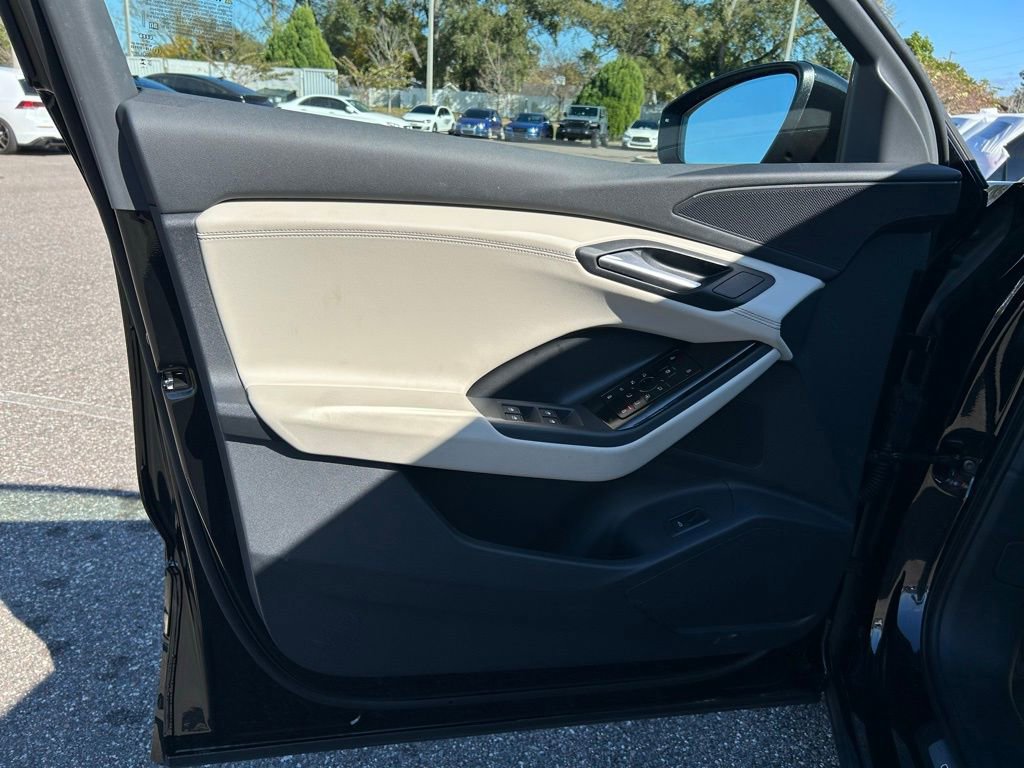 Used 2025 Audi Q6 e-tron Premium w/ Convenience Package image 18