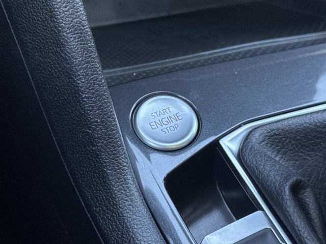 Certified 2024 Volkswagen Tiguan SE R-Line FWD image 20