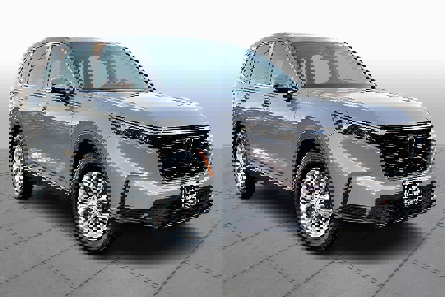 Used 2023 Honda CR-V LX image 2