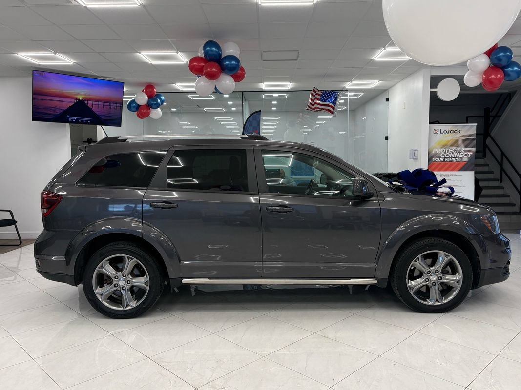 Used 2017 Dodge Journey Crossroad FWD image 5