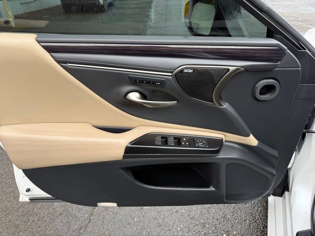 Used 2019 Lexus ES 350 w/ Premium Package image 11