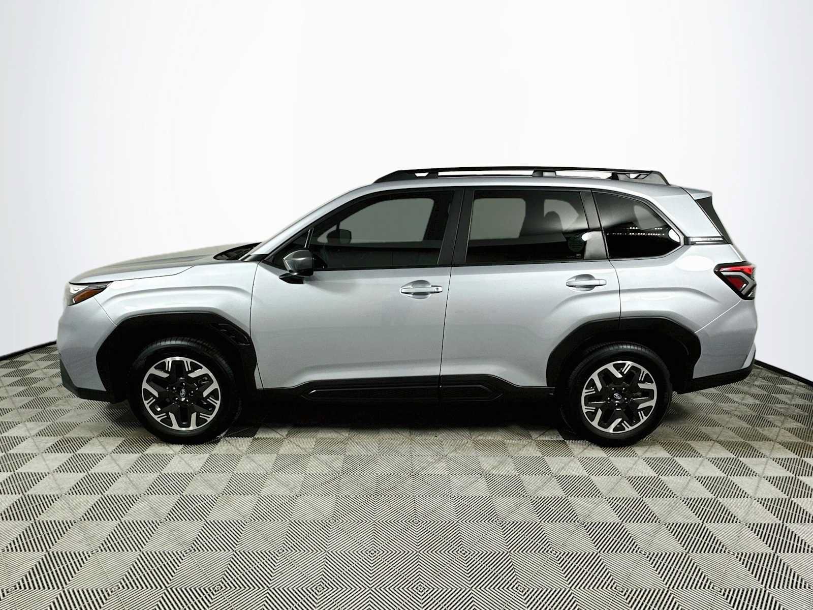 Certified 2026 Subaru Forester Premium w/ Base/Premium Plus Package AWD/4WD image 4