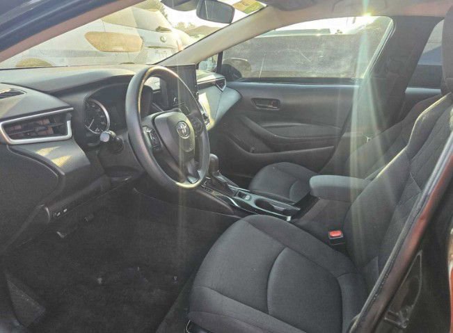 Used 2022 Toyota Corolla LE image 2