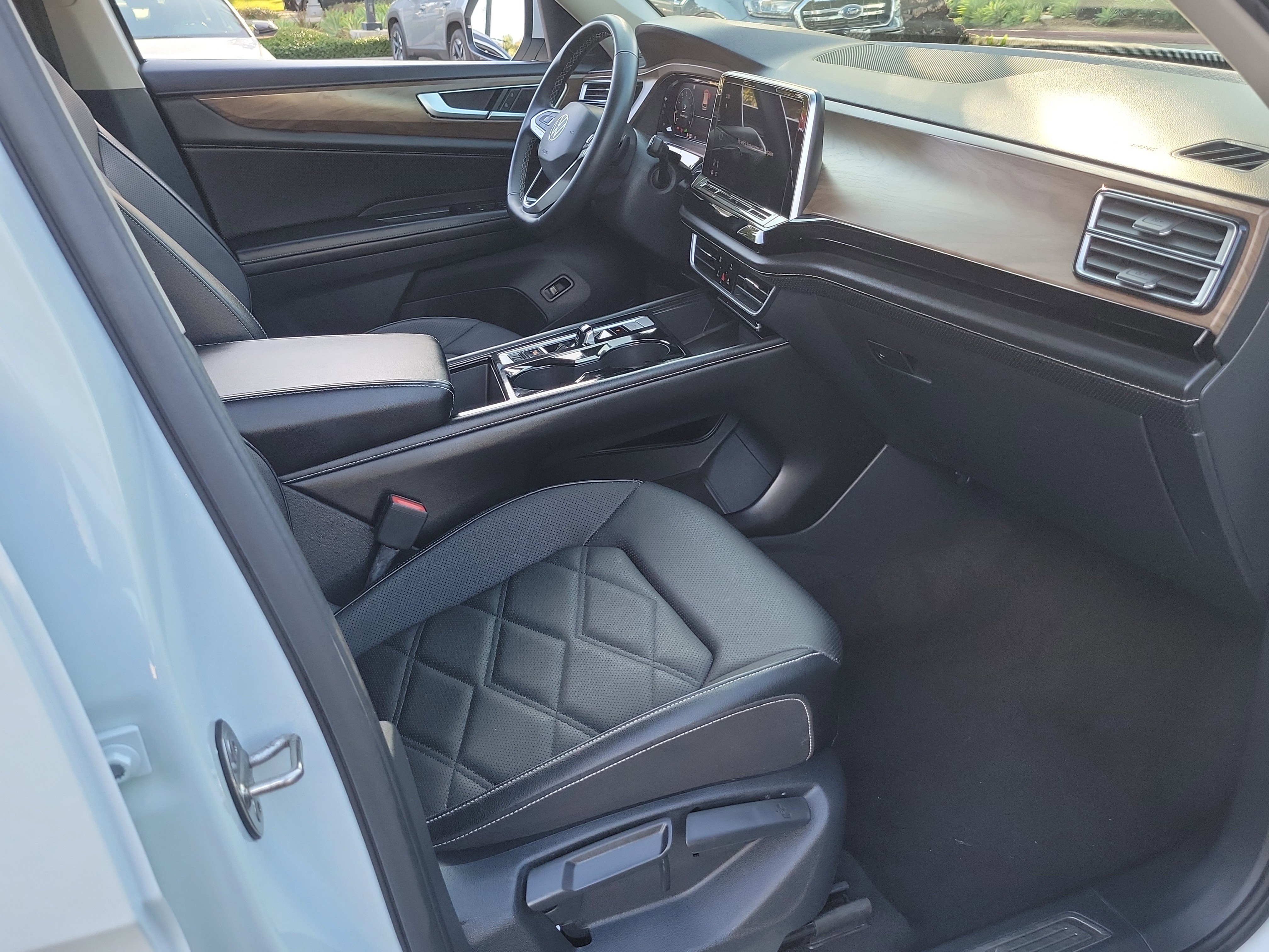 Used 2024 Volkswagen Atlas SE image 16