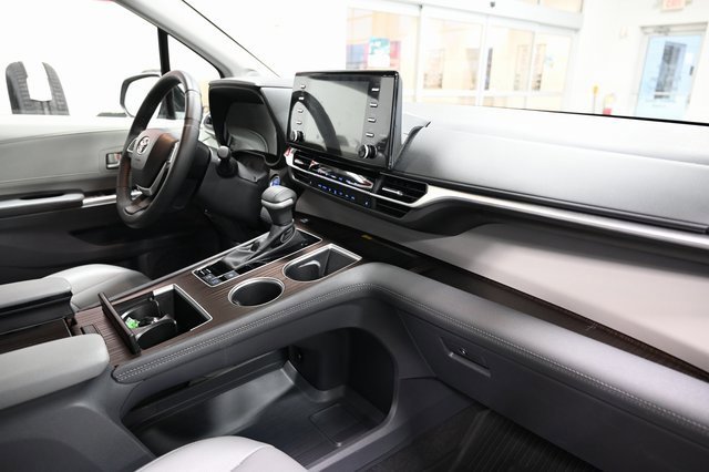 Used 2023 Toyota Sienna XLE w/ XLE Plus Package image 15