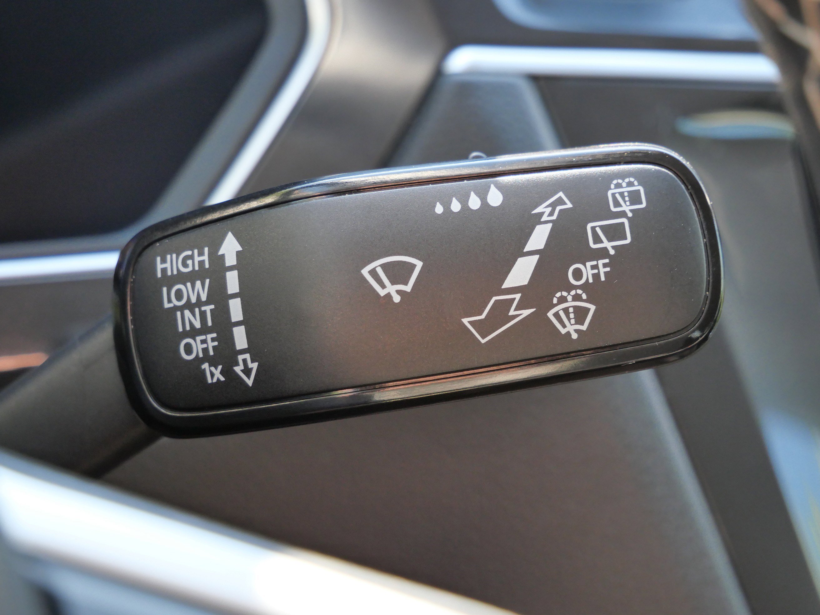 Certified 2024 Volkswagen Tiguan SE image 33