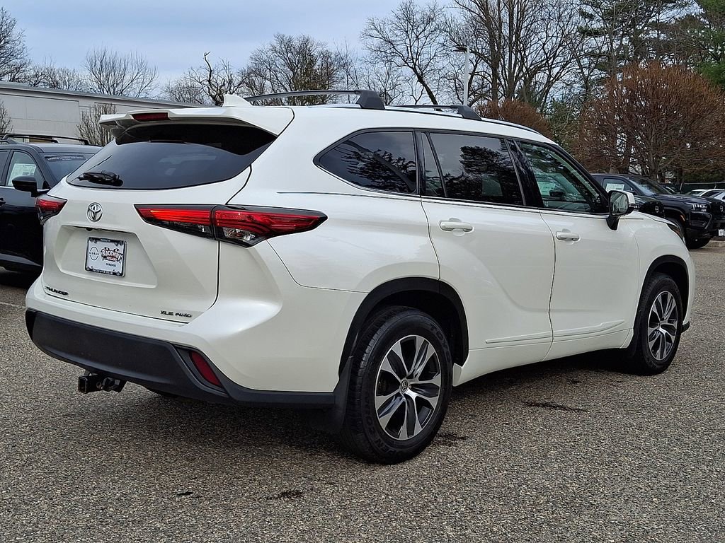 Used 2021 Toyota Highlander XLE image 8